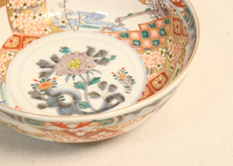 明治前期色絵牡丹と桜に鶴図7寸鉢