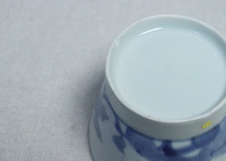 江戸後期染付柳に牡丹図広東型猪口③　高台ホツ