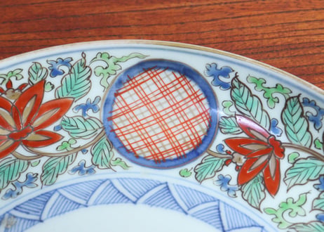 江戸中期色絵丸と唐草に花図7寸皿③ ホツ