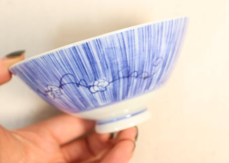 大正～昭和戦前染付縦縞に蔦図飯茶碗②　薄め