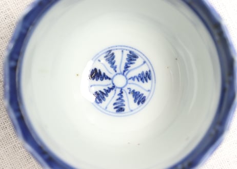 江戸幕末染付よろけ文図ギザ縁向付 ノミホツ