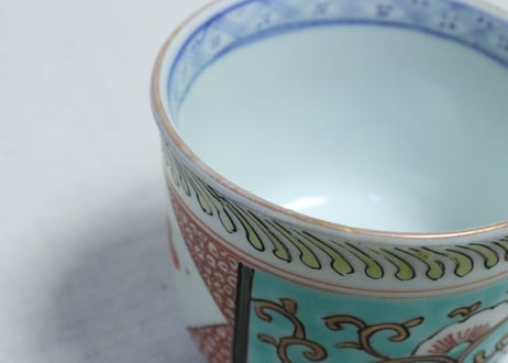 明治前期色絵牡丹唐草と蝶図向付　釉剥げ