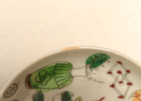 明治後期～大正色絵プリントお道具散らし図小皿　釉擦れ