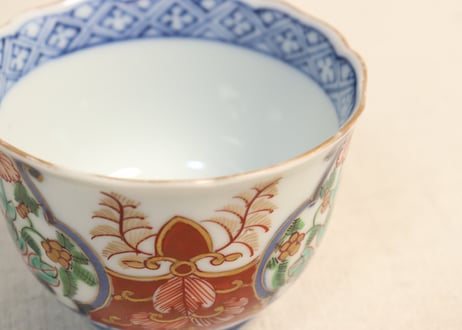 明治前期色絵花とシダ図向付 黒点