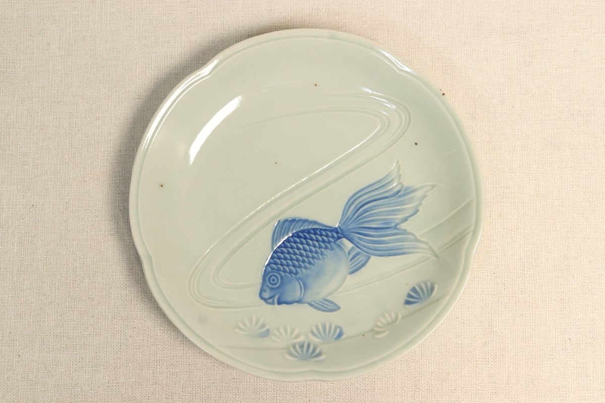 昭和戦前青磁陽刻金魚図6寸皿 | 吉祥寺PukuPuku