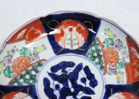 明治前期色絵三方に菊図小皿①　甘手,見込み濃いめ