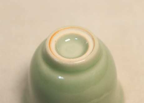 明治前期青磁陽刻雲図煎茶碗