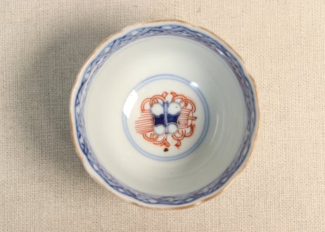 明治前期色絵花とシダ図向付 黒点