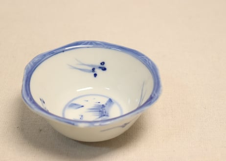 大正～昭和戦前染付メダカ図六角小鉢