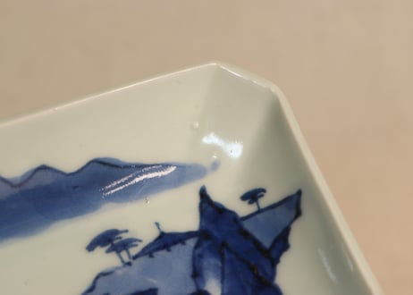 江戸幕末染付山水図角皿　僅かにかたつき