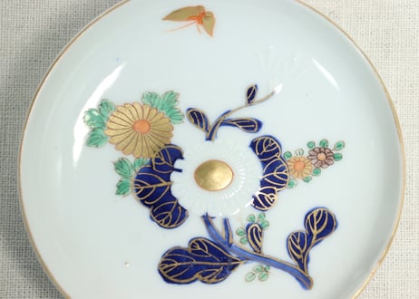 明治前期陽刻色絵菊図小皿
