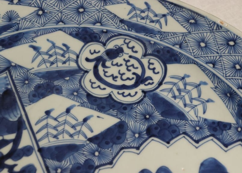 平戸焼 染付 浮彫り 幕末 鬼面把手 化粧水入 図録掲載品同型 酒器 水注 江戸幕末染付扇面に山水と龍図尺三寸皿 | 吉祥寺PukuPuku
