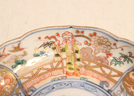 明治前期色絵松竹梅に人物図小皿①見込み濃いめ