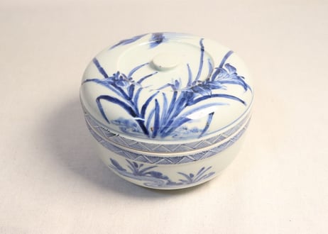 江戸期 古伊万里 染付！良き図柄！松に鷹(鷲)図！蓋物/喰籠 1点！ 江戸期 古伊万里 染付！良き図柄！松に鷹(鷲)図！蓋物/喰籠 1点！