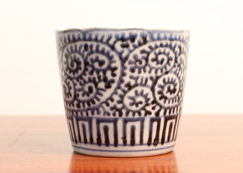 中猪口 中ちょこ 中千代口 なかぢょこ 染付 ５客 ② 蕎麦猪口 染付螺旋 – 上出長右衛門窯オンラインショップ