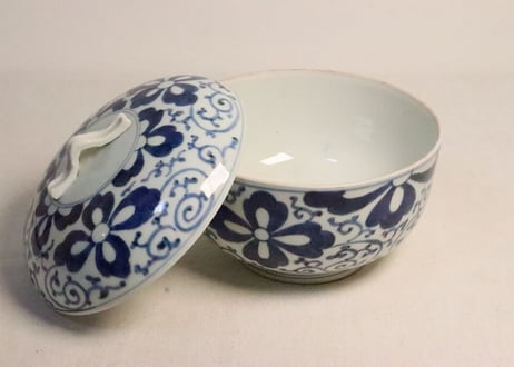 江戸幕末染付菱花と唐草図食籠 蓋ホツ,身あたり傷
