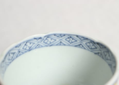 江戸後期染付菖蒲図猪口 ニュウ