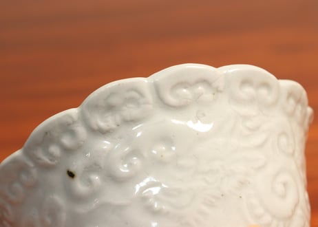 江戸中期白磁陽刻雲龍図向付②黒点