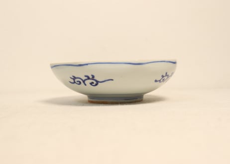 明治後期～大正大聖寺焼色絵壽文字に亀甲と花図八角なます皿①濃いめ
