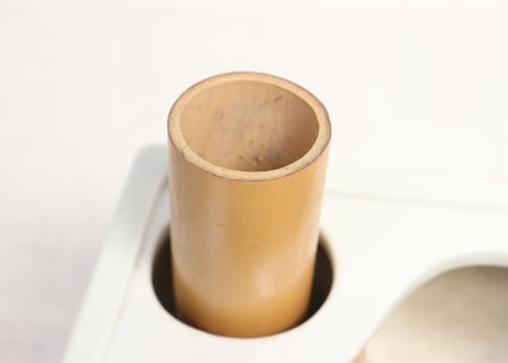 大正白磁煙草盆灰吹付 足にホツ,がたつき