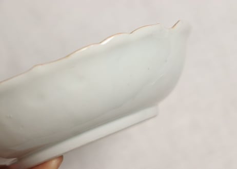 明治前期陽刻魚と水草図なます皿 フリモノ,ノミホツ