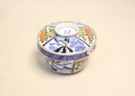 明治前期色絵山水と牡丹図つぼ碗5客組　内1客小ニュウ