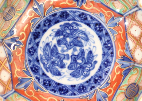 明治前期大聖寺焼色絵花と福文字図八弁小皿①