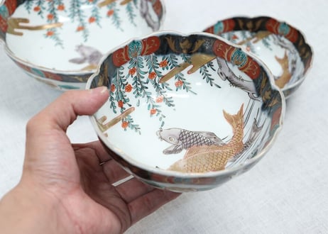 明治前期色絵枝垂れ桜に鯉図三ツ組鉢 大に少甘手