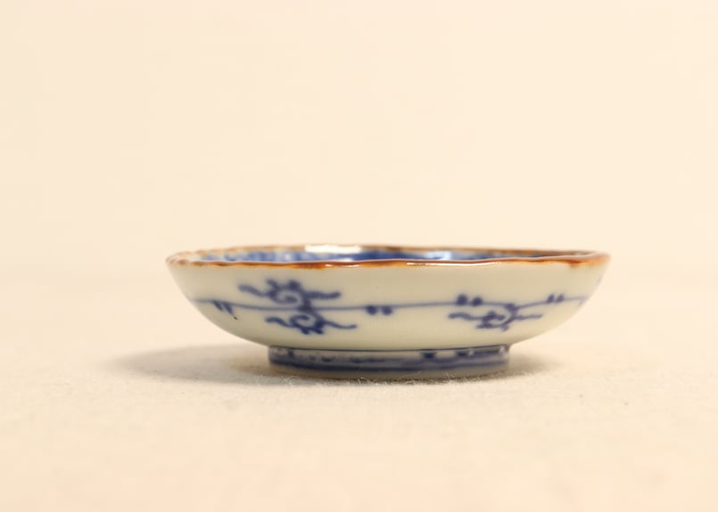 明治前期染付三方に山水窓絵と萩唐草図イゲ縁通り物豆皿