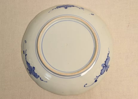 明治前期染付桃の花と羽虫図8寸皿②小ニュウ