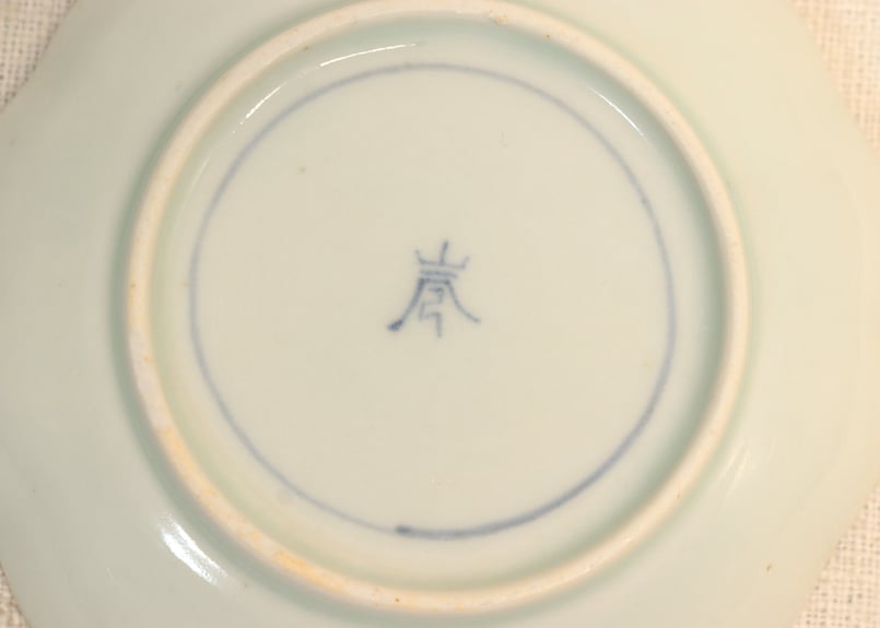 江戸中期染付三方に菊図小皿② かたつき | 吉祥寺PukuPuku
