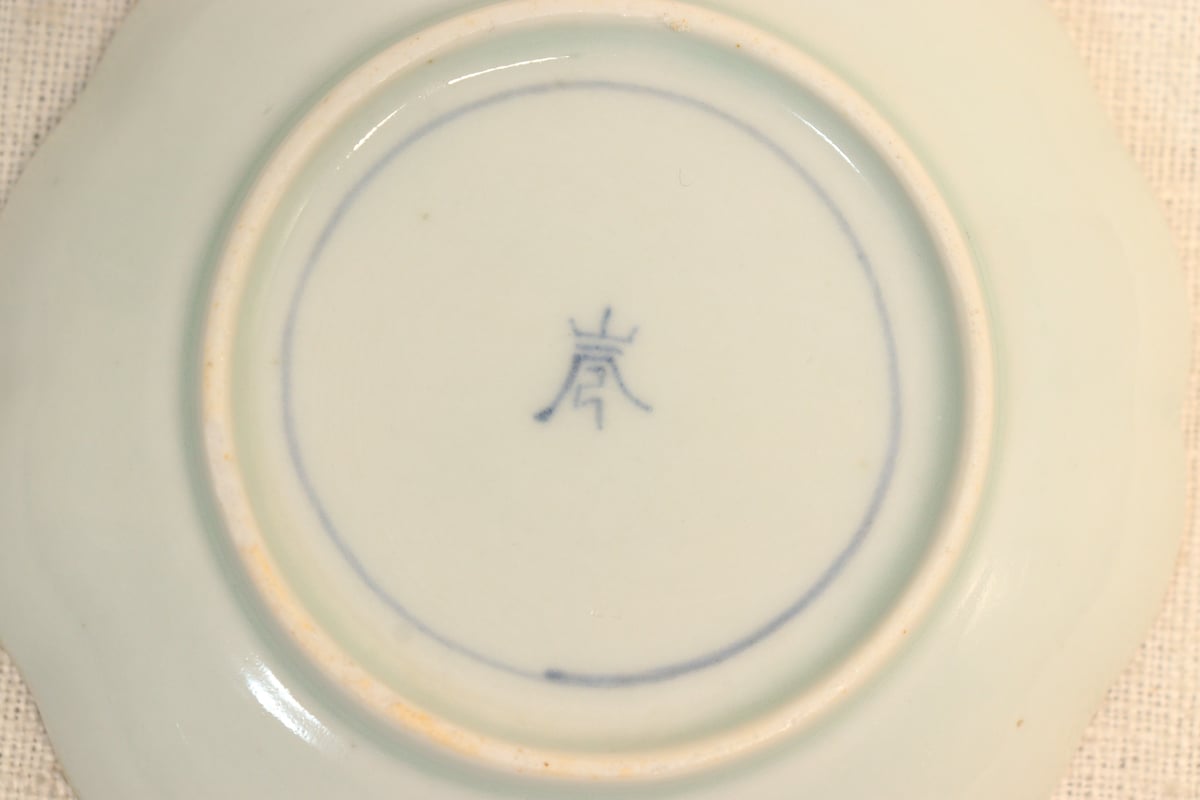 江戸中期染付三方に菊図小皿② かたつき | 吉祥寺PukuPuku