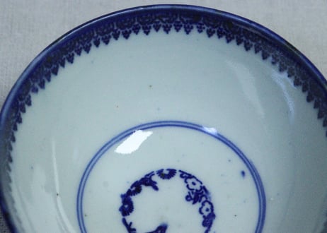 明治前期紙刷微塵唐草図蓋茶碗