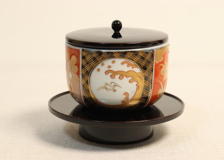 明治前期色絵波千鳥と牡丹図湯呑 天目台、蓋セット 5客組 小キズ