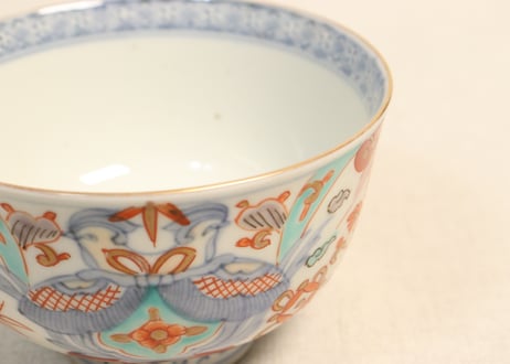 明治前期色絵竹梅と桐図通り物飯茶碗②黒点