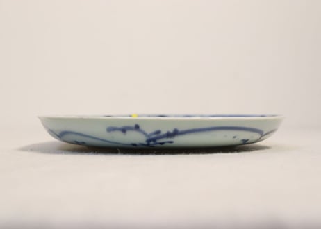 江戸中期染付牡丹と椿図6寸皿　釉流れ,ノミホツ直し