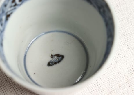 江戸後期染付岩に牡丹図そば猪口
