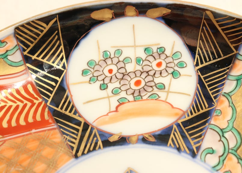 明治時代の、上品な色絵小皿五点です。 明治前期色絵桃と菊図6寸皿 | 吉祥寺PukuPuku