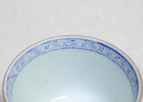 明治前期色絵牡丹唐草と蝶図向付　釉剥げ