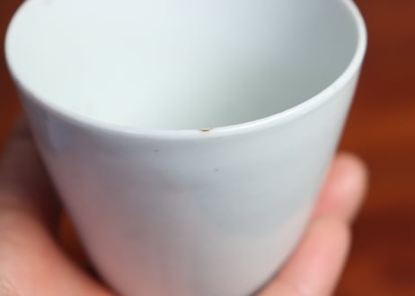 江戸中期染付白磁猪口　あたり傷