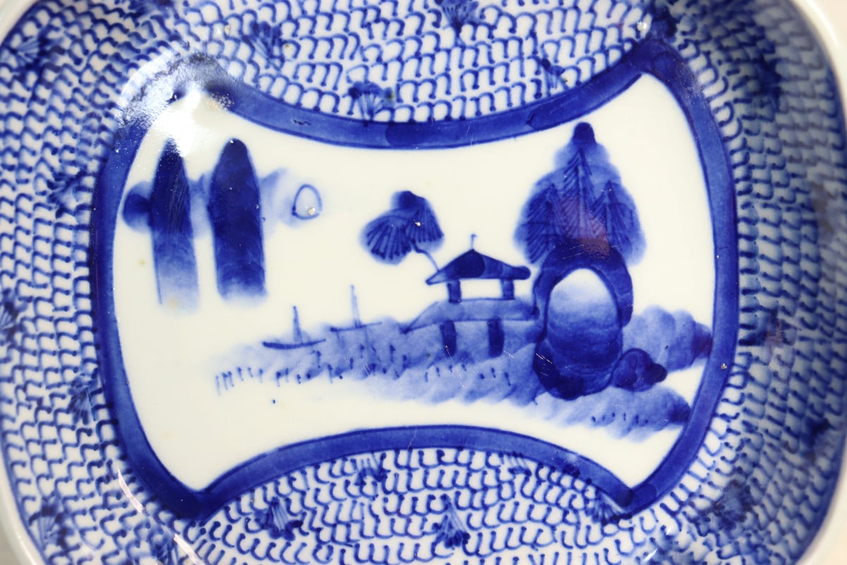 江戸幕末染付山水と微塵唐草図入隅角なます皿①少フリモノ | 吉祥寺