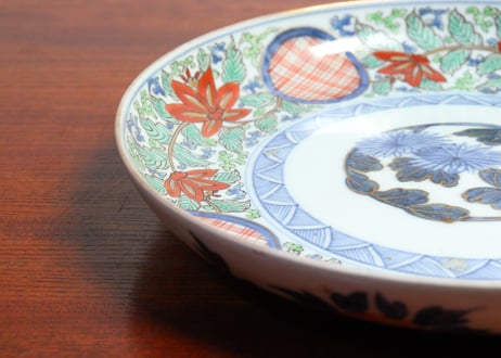 江戸中期色絵丸と唐草に花図7寸皿③ ホツ