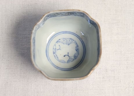 明治前期色絵四方に椿と萩図入隅角向付 柄流れ