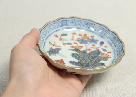 江戸幕末赤絵染付秋海棠と蝶図通り物小皿②少かたつき