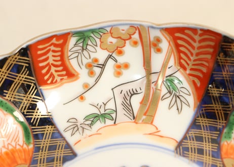 明治前期色絵桃と松竹梅図なます皿　歪み