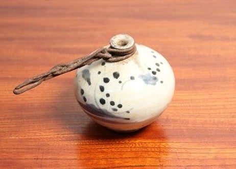 江戸中期染付竹梅図油壷(鉄線取手付)