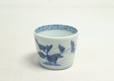 江戸後期染付草花と蝶図猪口②少かたつき,黒点