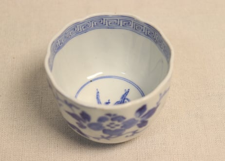 明治前期源六製染付牡丹と唐草図向付