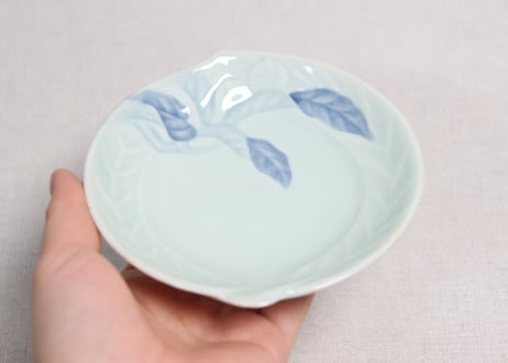 昭和戦前青磁陽刻桃型小皿