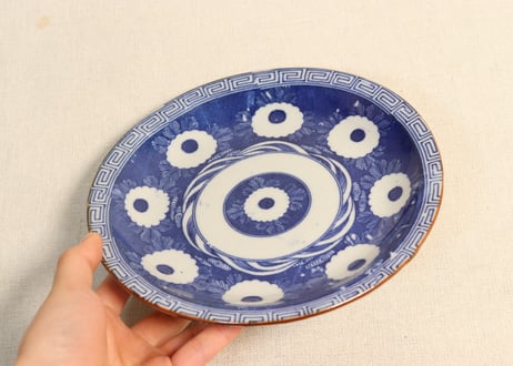 明治後期~大正銅判雷文に菊図６寸皿②　かたつき
